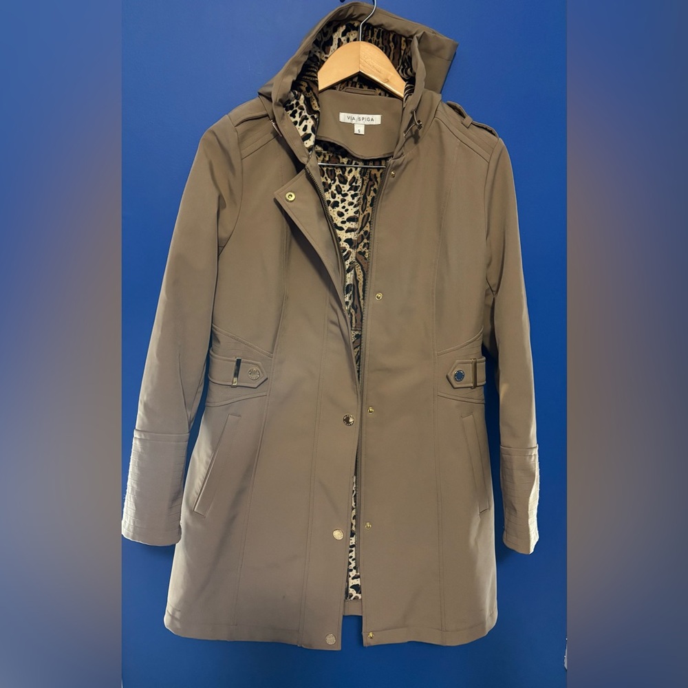 {VIA SPIGA} Women's Tan Rain Coat with Leopard Print Lining women's size S